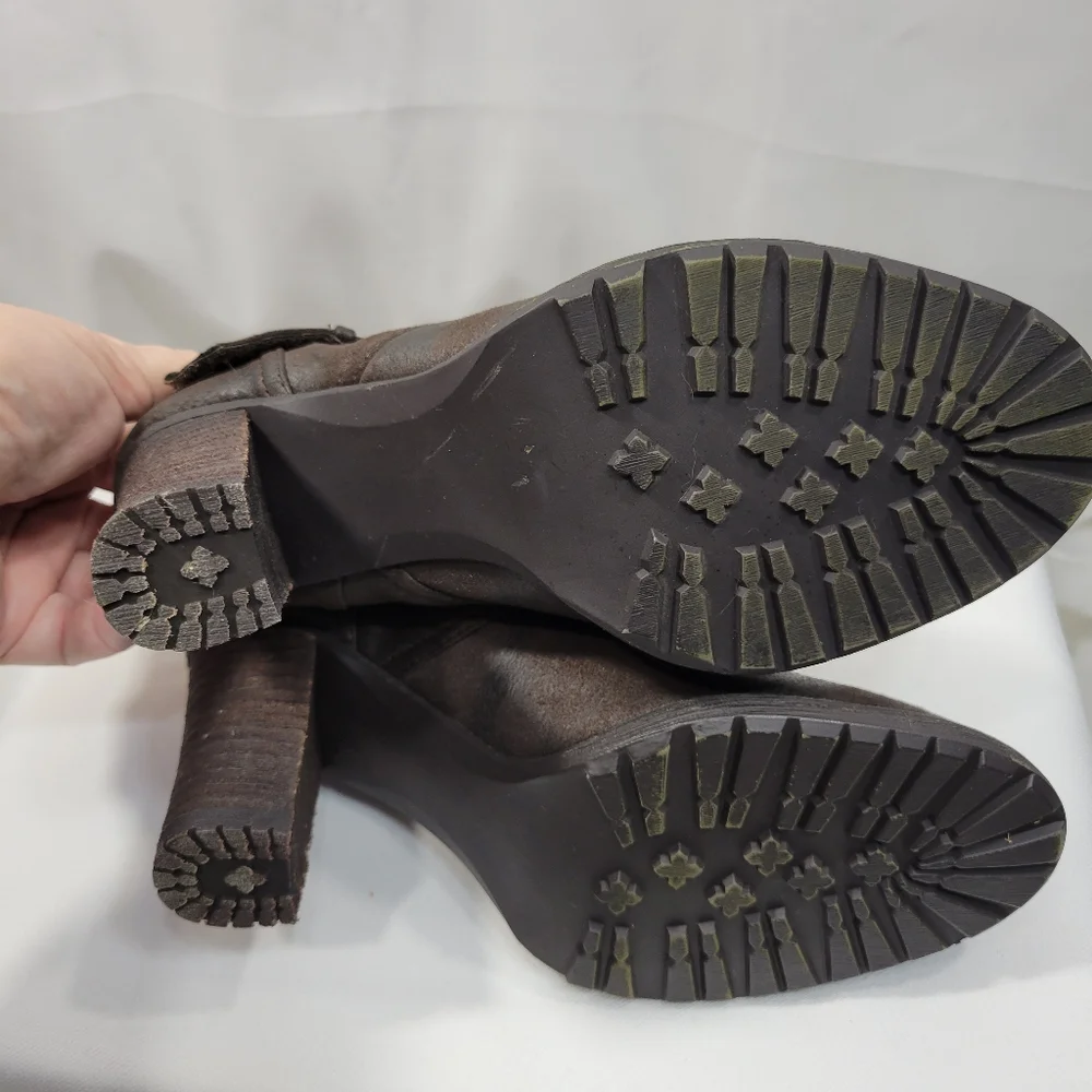 Crown Vintage Brown Pull On Heeled Booties Size 6.5M